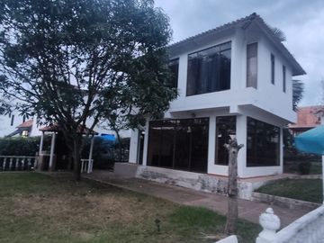 VENDOEN MELGAR DOS CASAS CAMPESTRES EN LOTE DE 585 m2