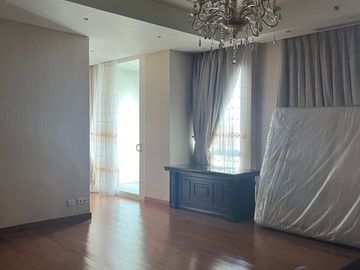 For Rent Apartement The Peak Sudirman 4 BR Semi Furnished 359sqm