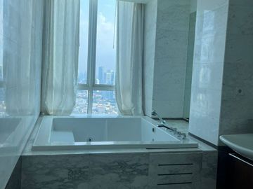 For Rent Apartement The Peak Sudirman 4 BR Semi Furnished 359sqm