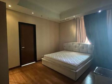 For Rent Apartement The Peak Sudirman 4 BR Semi Furnished 359sqm