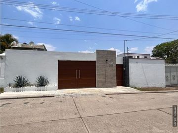 MODERNA CASA EN VENTA-RENTA EN LAS FINCAS