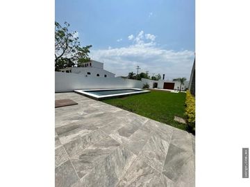 MODERNA CASA EN VENTA-RENTA EN LAS FINCAS