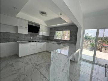 MODERNA CASA EN VENTA-RENTA EN LAS FINCAS