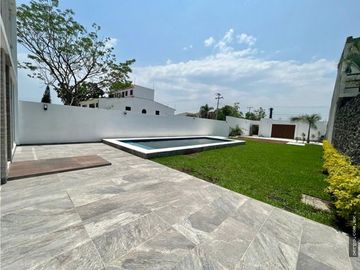 MODERNA CASA EN VENTA-RENTA EN LAS FINCAS