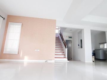 House for sale Prueklada BangPhli ,Near Bangna- Trat Road. Mega Bamgna, Suvarnabhumi Airport Single house for sale Prueklada BangPhli Near Bangna-Trat