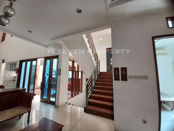 For Sale : Beautiful 2-Story Semi-Furnished Rental House with Freehold Title in Kota Wisata Cibubur - Land Size: 200 m², Building Size: 300 m²