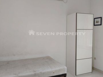 For Sale : Beautiful 2-Story Semi-Furnished Rental House with Freehold Title in Kota Wisata Cibubur - Land Size: 200 m², Building Size: 300 m²