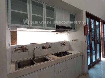 For Sale : Beautiful 2-Story Semi-Furnished Rental House with Freehold Title in Kota Wisata Cibubur - Land Size: 200 m², Building Size: 300 m²