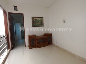 For Sale : Beautiful 2-Story Semi-Furnished Rental House with Freehold Title in Kota Wisata Cibubur - Land Size: 200 m², Building Size: 300 m²