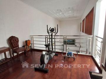 For Sale : Beautiful 2-Story Semi-Furnished Rental House with Freehold Title in Kota Wisata Cibubur - Land Size: 200 m², Building Size: 300 m²