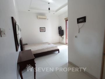 For Sale : Beautiful 2-Story Semi-Furnished Rental House with Freehold Title in Kota Wisata Cibubur - Land Size: 200 m², Building Size: 300 m²
