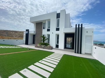Casa con Vista Al Mar de Venta en manta zona Sur