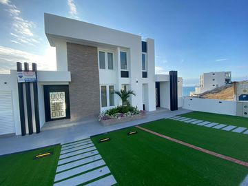 Casa con Vista Al Mar de Venta en manta zona Sur