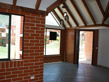 Casa - Venta - Semi Nueva - Pomasqui - Norte - Quito