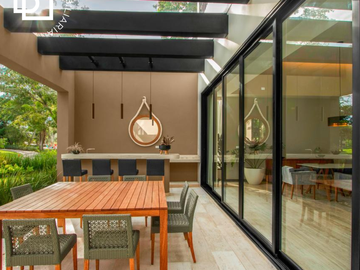 RESIDENCIA EN VENTA DE 3 RECAMARAS CON ALBERCA PRIVADA Y VISTA AL CLUB DE GOLF