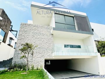 Residencia Nueva en Venta Puerta Las Lomas Andares Zapopan