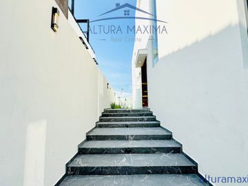 Residencia Nueva en Venta Puerta Las Lomas Andares Zapopan