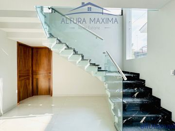 Residencia Nueva en Venta Puerta Las Lomas Andares Zapopan