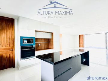 Residencia Nueva en Venta Puerta Las Lomas Andares Zapopan