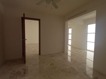 CASA EN RENTA USO DE OFICINA A PUERTA CERRADA O USO HABITACIONAL, A una calle de AV. GUADALUPE
