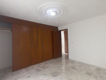 CASA EN RENTA USO DE OFICINA A PUERTA CERRADA O USO HABITACIONAL, A una calle de AV. GUADALUPE