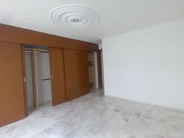 CASA EN RENTA USO DE OFICINA A PUERTA CERRADA O USO HABITACIONAL, A una calle de AV. GUADALUPE