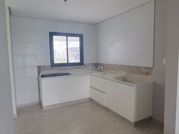 CASA EN VENTA BARRIO CERRADO QUINTAS 2, A ESTRENAR!