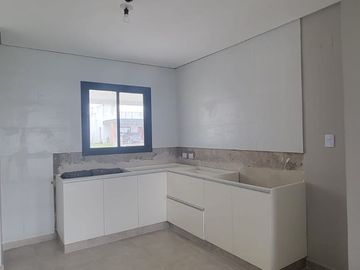 CASA EN VENTA BARRIO CERRADO QUINTAS 2, A ESTRENAR!