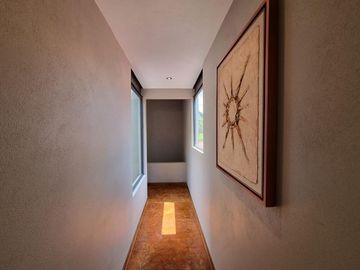 MODERNA CASA EN VENTA, AVANDARO