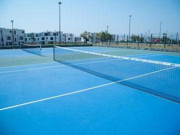 CASA EN VENTA CON CANCHA DE PADEL Y TENIS AL SUR DE CUERNAVACA
