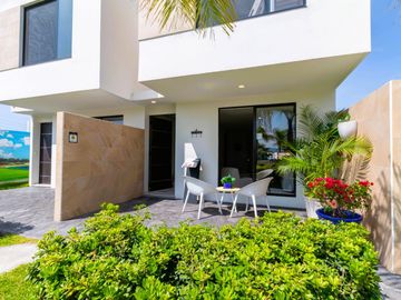 CASA EN VENTA CON ALBERCA Y JARDIN A 15MIN DE CUERNAVACA