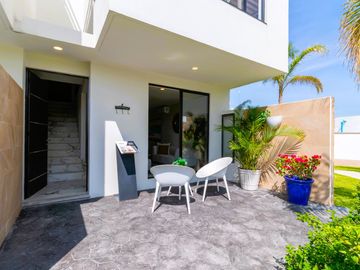 CASA EN VENTA AL SUR DE CUERNAVACA CON ALBERCA Y PALAPA