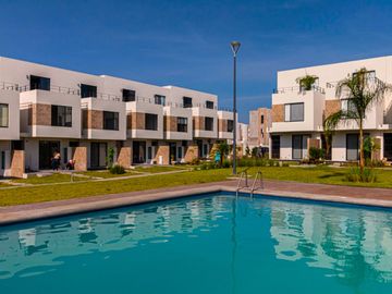 CASA EN VENTA AL SUR DE CUERNAVACA CON ALBERCA Y PALAPA