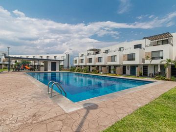 CASA A 15MIN DE CUERNAVACA CON ALBERCA Y JARDIN