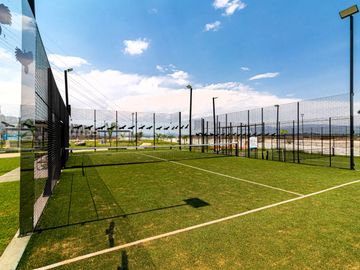 CASA CERCA DE CUERNAVACA CON CANCHA DE PADEL Y ALBERCA