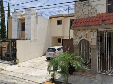 BONITA CASA A LA VENTA EN RIBERAS DEL CONTRY N.L.