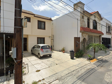 BONITA CASA A LA VENTA EN RIBERAS DEL CONTRY N.L.