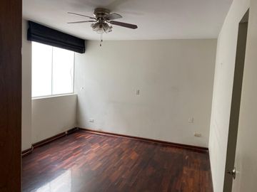 Vendo departamento en excelente zona residencial, Av. Del Pinar 480, Chacarilla San Borja