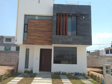 CASA EN VENTA EN PACHUCA EN FRACCIONAMIENTO BIEN UBICADO