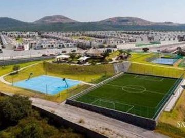 CASA EN VENTA EN FRACCIONAMIENTO CON CANCHAS DEPORTIVAS, CUATRO RECAMARAS, ROOFGARDEN CON JACUZZI