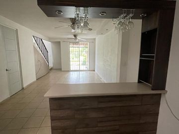 CASA EN VENTA EN XOCHITEPEC DENTRO DE FRACCIONAMIENTO CON ROOFGARDEN Y JACUZZI
