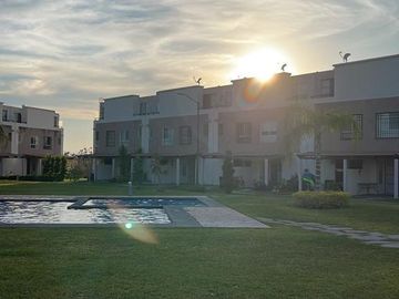 CASA EN VENTA EN XOCHITEPEC DENTRO DE FRACCIONAMIENTO CON ROOFGARDEN Y JACUZZI