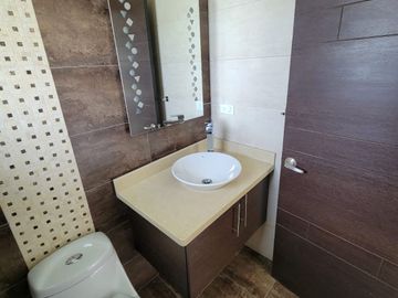 Venta Casa, San Juan de Cumbayá, cerca USFQ y Colegios de la Zona