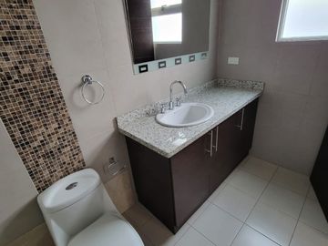 Venta Casa, San Juan de Cumbayá, cerca USFQ y Colegios de la Zona