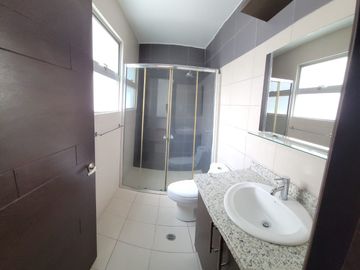 Venta Casa, San Juan de Cumbayá, cerca USFQ y Colegios de la Zona
