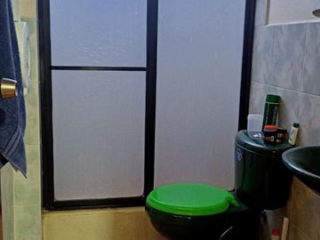 VENTA CASA  CON EXCELENTE UBICACIÓN A UNA CUADRA DE LA E-35