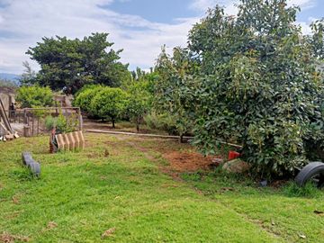 VENTA CASA  CON EXCELENTE UBICACIÓN A UNA CUADRA DE LA E-35