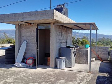 VENTA CASA  CON EXCELENTE UBICACIÓN A UNA CUADRA DE LA E-35