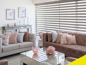 Residencia de 3 pisos en venta en La Cañada Residencial