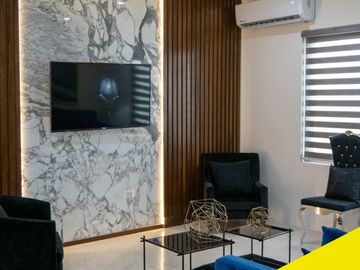 Residencia de 3 pisos en venta en La Cañada Residencial